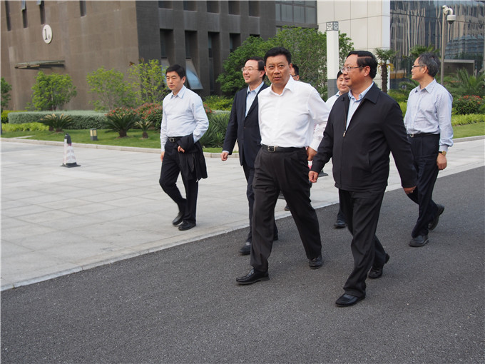 王正喜、周勇與昆山市委書記管愛國舉行工作會談