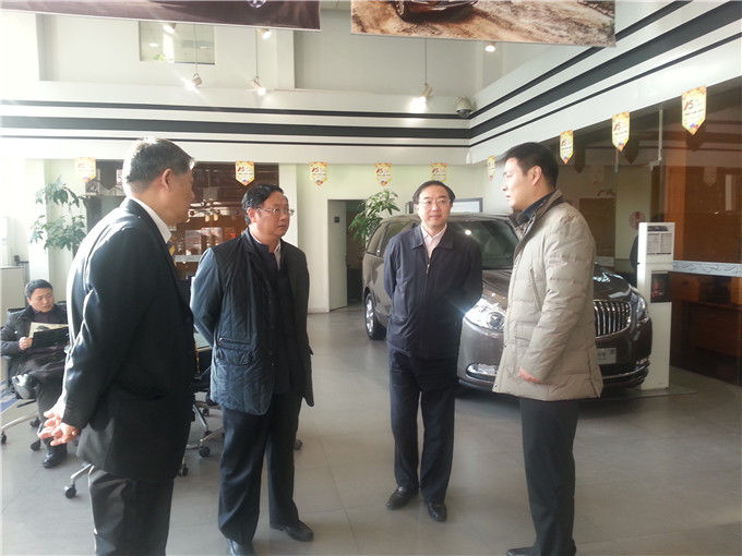 控股集團領(lǐng)導(dǎo)到天泓汽車康泓店看望慰問一線職工