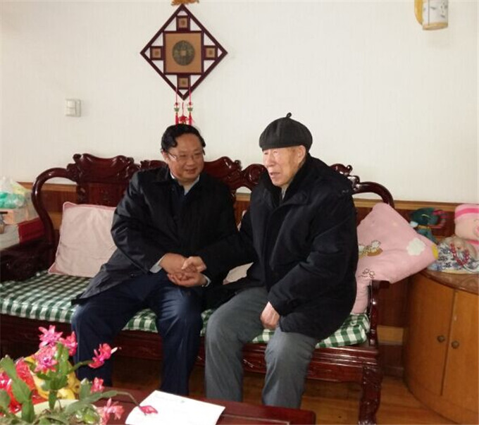 王正喜董事長(zhǎng)、周勇總裁慰問(wèn)老干部