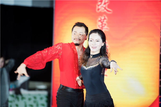 蘇豪控股集團(tuán)舉行年度表彰大會暨新春文藝匯演