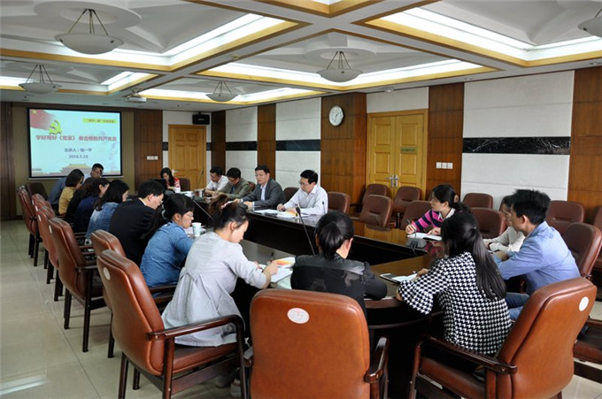 紡織集團(tuán)黨委班子成員到基層支部講黨課