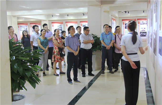 蘇豪股份組織部分黨員參觀梅園新村紀(jì)念館 聽實(shí)境黨課