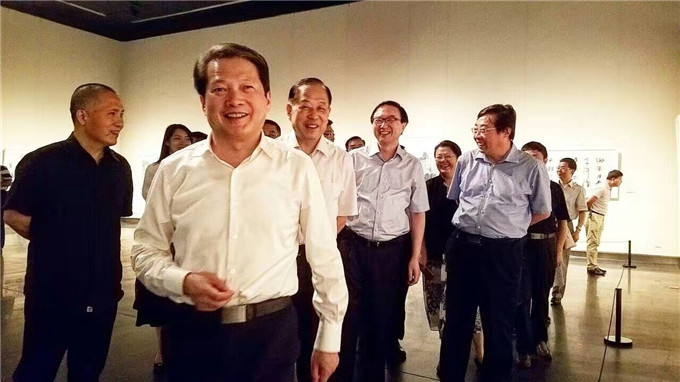 “大愛如濤——江蘇省文化系統(tǒng)賑災義賣書畫作品展”今在省美術館揭幕