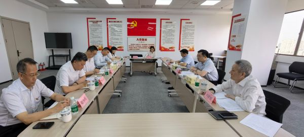 蘇豪控股集團黨委委員、副總裁李明列席旁聽江蘇紙聯(lián)黨支部理論學習中心組專題研討會1.jpg